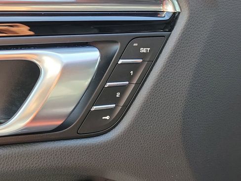Certified 2024 Porsche Macan AWD/4WD image 26