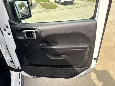 Used 2021 Jeep Wrangler Rubicon image 17