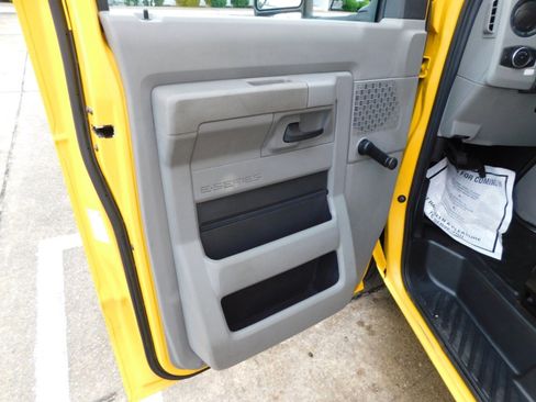 Used 2021 Ford E-350 and Econoline 350 Super Duty image 6