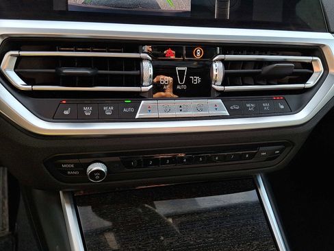 Used 2021 BMW 330i xDrive Sedan w/ Driving Assistance Package AWD/4WD image 17