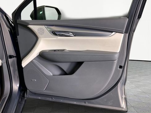 Used 2017 Cadillac XT5 Premium Luxury image 23