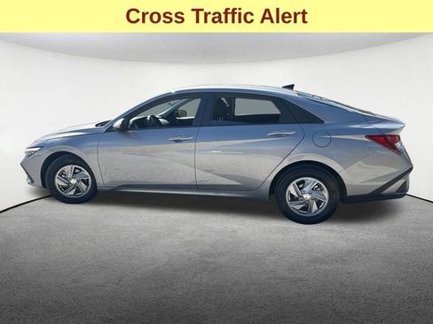 Used 2026 Hyundai Elantra SE FWD image 6