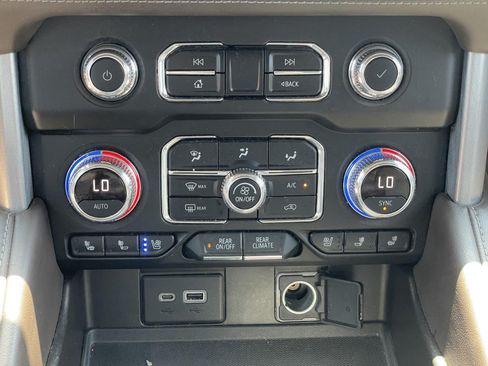 Used 2021 GMC Yukon SLT RWD image 28