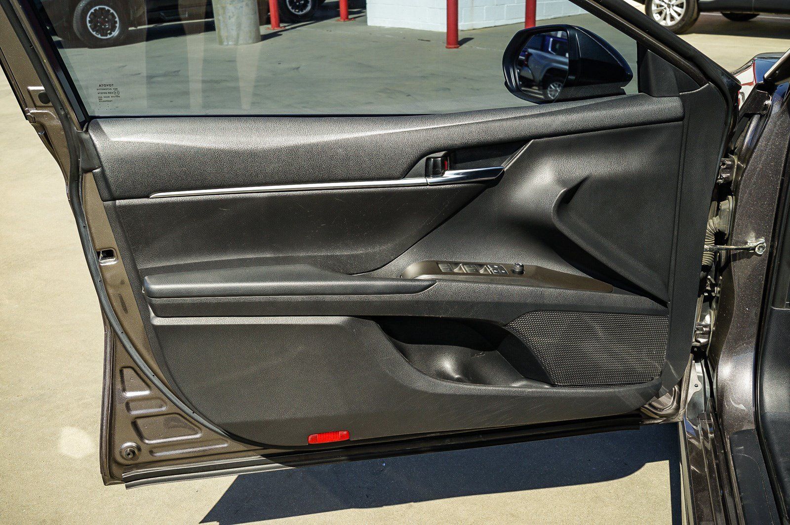 Used 2021 Toyota Camry SE w/ Carpet Mat Package (TMS) FWD image 21