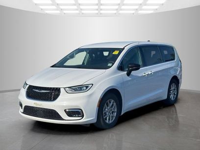 Certified 2024 Chrysler Pacifica Touring-L