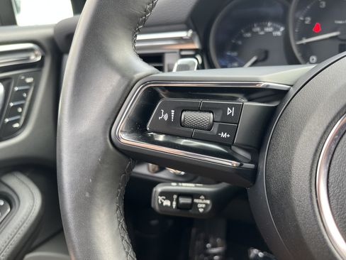 Used 2025 Porsche Macan AWD/4WD image 22