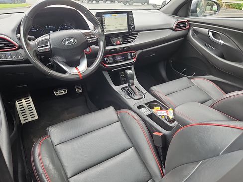 Used 2018 Hyundai Elantra GT Sport w/ Sport Tech Package 04 FWD image 3
