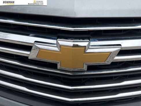 Used 2023 Chevrolet Traverse LT image 9