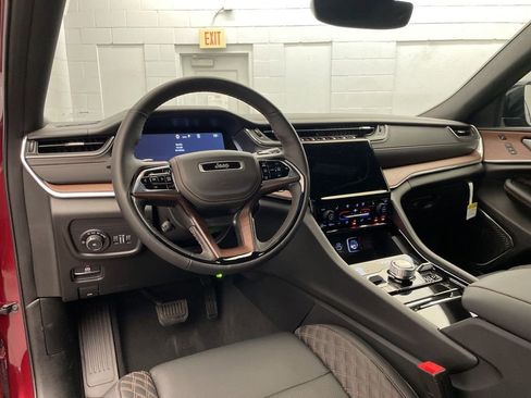 New 2025 Jeep Grand Cherokee Summit image 12