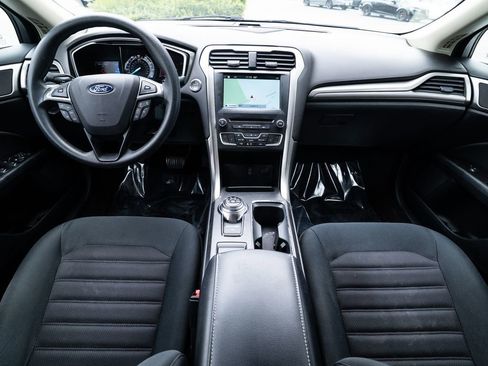Used 2017 Ford Fusion SE w/ Fusion SE Technology Package image 14