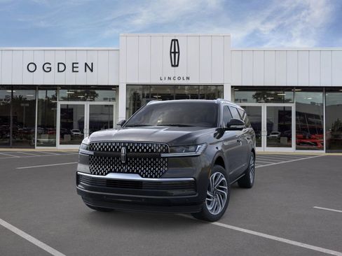 New 2025 Lincoln Navigator Reserve image 2