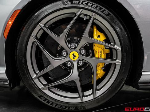 Used 2020 Ferrari 812 Superfast RWD image 28