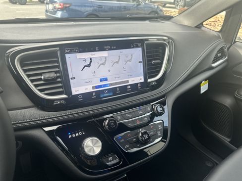 New 2026 Chrysler Pacifica Select FWD image 35