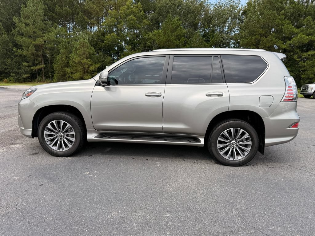 Used 2023 Lexus GX 460 Luxury w/ Accessory Package AWD/4WD image 2