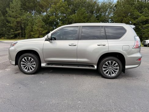 Used 2023 Lexus GX 460 Luxury w/ Accessory Package AWD/4WD image 2