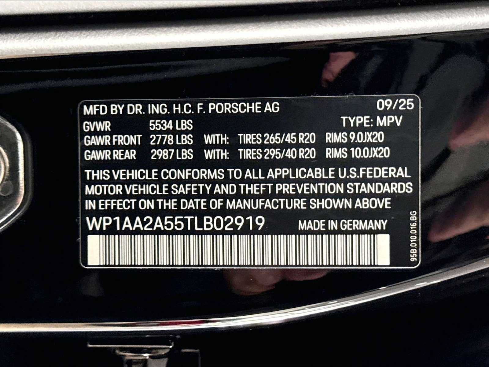 Used 2026 Porsche Macan AWD/4WD image 37