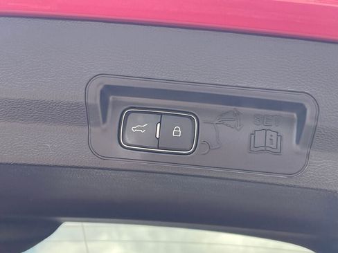Used 2022 Ford Explorer XLT w/ Equipment Group 202A AWD/4WD image 29