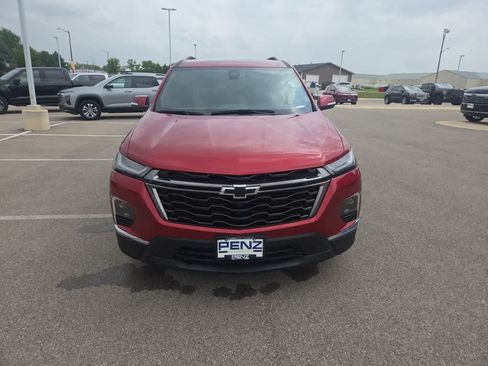 Used 2022 Chevrolet Traverse RS w/ LPO, Floor Liner Package AWD/4WD image 9