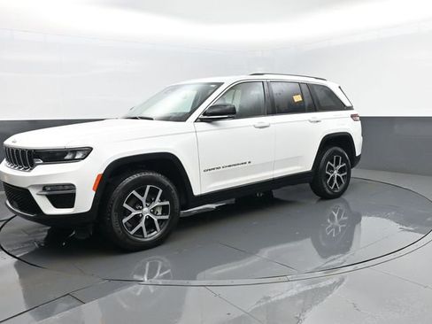 Used 2023 Jeep Grand Cherokee Limited image 1