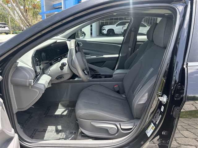 Used 2025 Hyundai Elantra SEL FWD image 30
