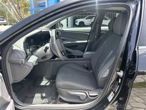 Used 2025 Hyundai Elantra SEL FWD image 30