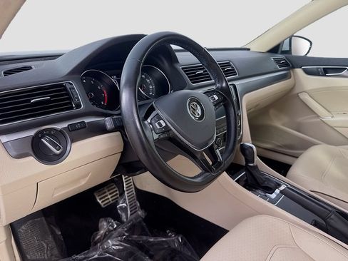 Used 2017 Volkswagen Passat 1.8T R-Line FWD image 10