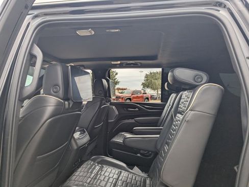 Used 2021 Cadillac Escalade ESV Premium Luxury Platinum image 16