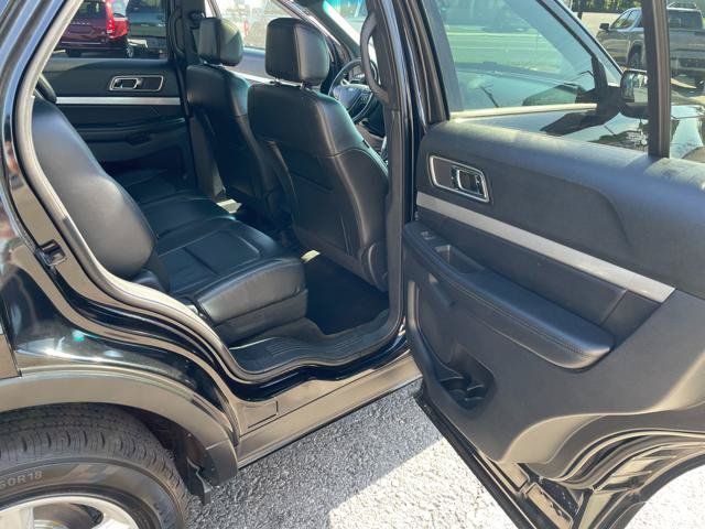 Used 2017 Ford Explorer XLT w/ Equipment Group 202A AWD/4WD image 25
