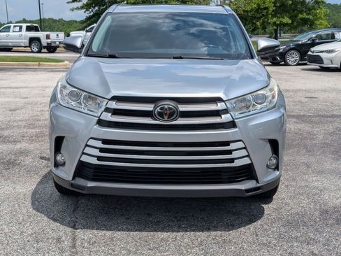 Used 2018 Toyota Highlander XLE image 2