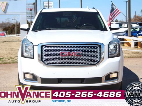 Used 2017 GMC Yukon Denali image 2