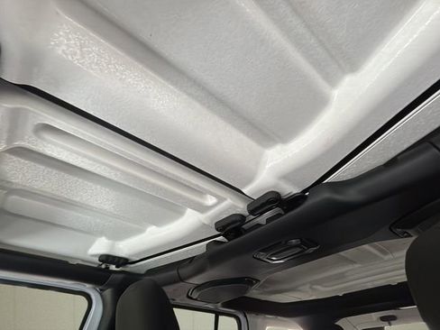 Used 2022 Jeep Wrangler Unlimited Sahara w/ Cold Weather Group image 21