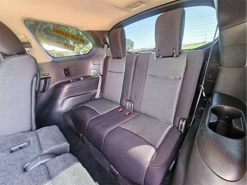 Used 2018 Nissan Pathfinder SV AWD/4WD image 19