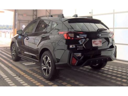 Used 2024 Subaru Crosstrek 2.0i Premium AWD/4WD image 4