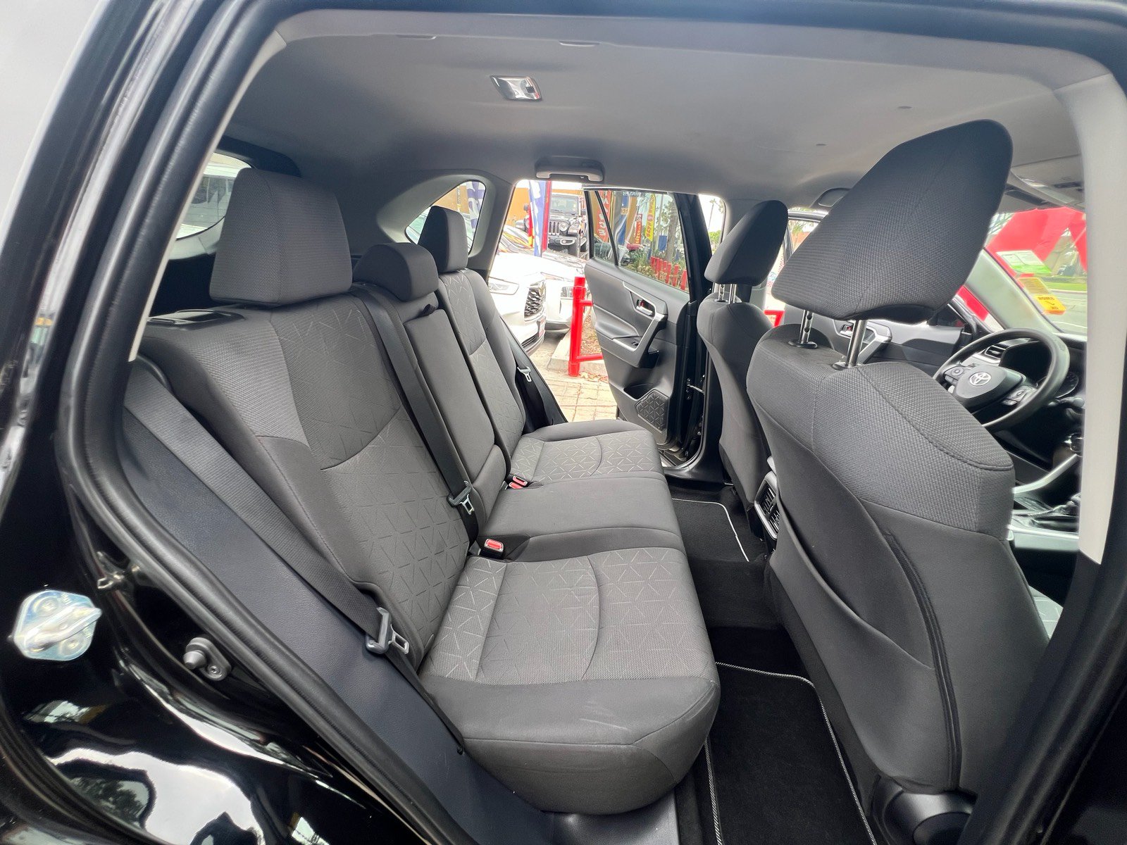 Used 2021 Toyota RAV4 XLE FWD image 25
