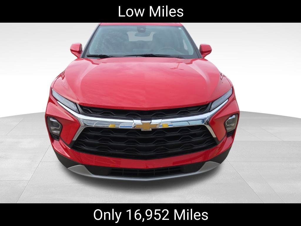 Used 2024 Chevrolet Blazer LT w/ Convenience Package FWD image 2