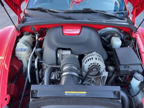 Used 2005 Chevrolet SSR w/ Preferred Equipment Group image 32