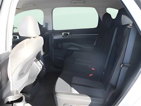 Certified 2022 Kia Sorento LX image 17