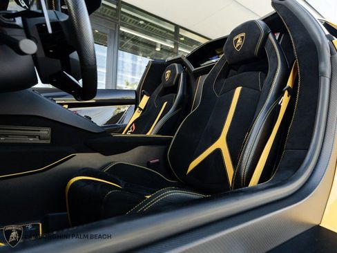 Used 2021 Lamborghini Aventador SVJ image 31