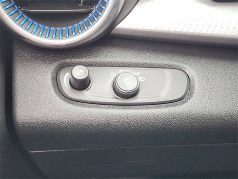 Certified 2024 Chevrolet Trax LT w/ Sunroof Package image 22