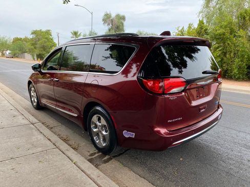 Used 2018 Chrysler Pacifica Limited FWD image 13