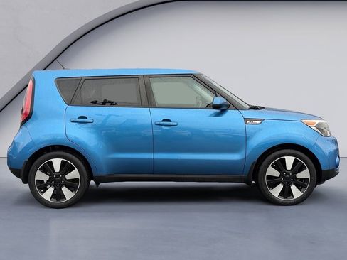 Used 2018 Kia Soul + image 6