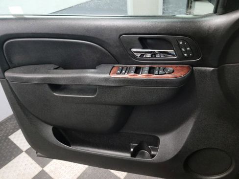 Used 2014 Chevrolet Suburban LTZ image 24