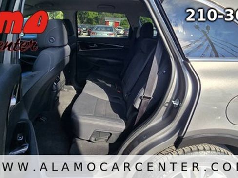 Used 2017 Kia Sorento L FWD image 29