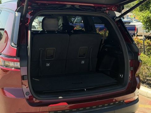 Used 2024 Jeep Grand Cherokee L Altitude image 24