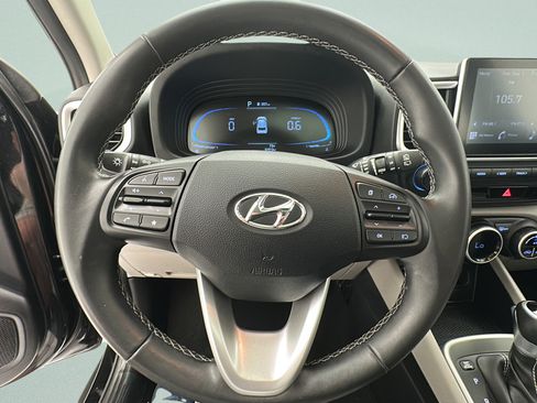 Used 2025 Hyundai Venue SEL FWD image 16