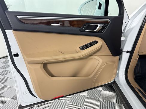 Certified 2023 Porsche Macan AWD/4WD image 14