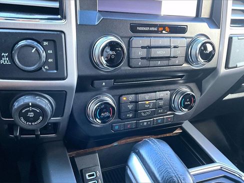 Used 2017 Ford F150 Platinum w/ Equipment Group 701A Luxury image 16