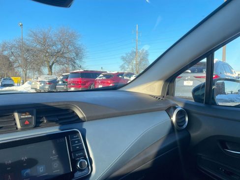 Used 2025 Nissan Versa SV image 34