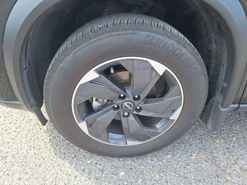 Used 2024 Nissan Rogue SV w/ SV Premium Package image 27