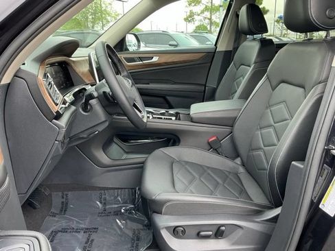 Certified 2025 Volkswagen Atlas SE w/ Black Wheel Package AWD/4WD image 14